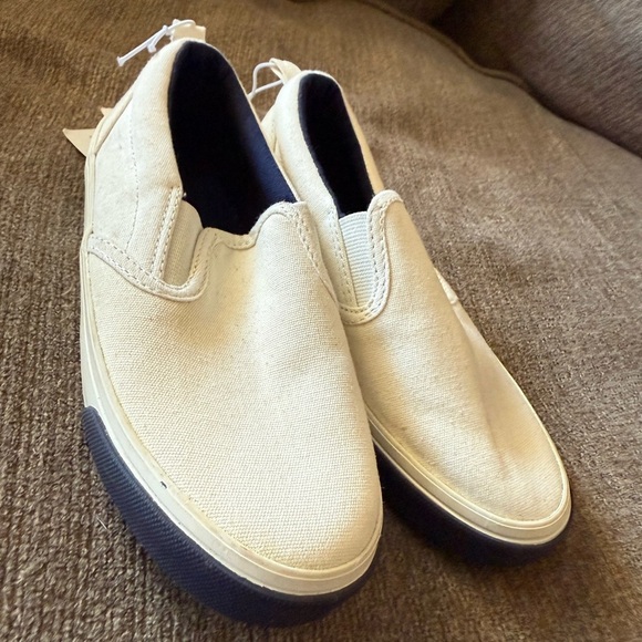 Old Navy Brand, White Slip-On Sneakers, Little Boys size 11, NWT - Picture 6 of 10